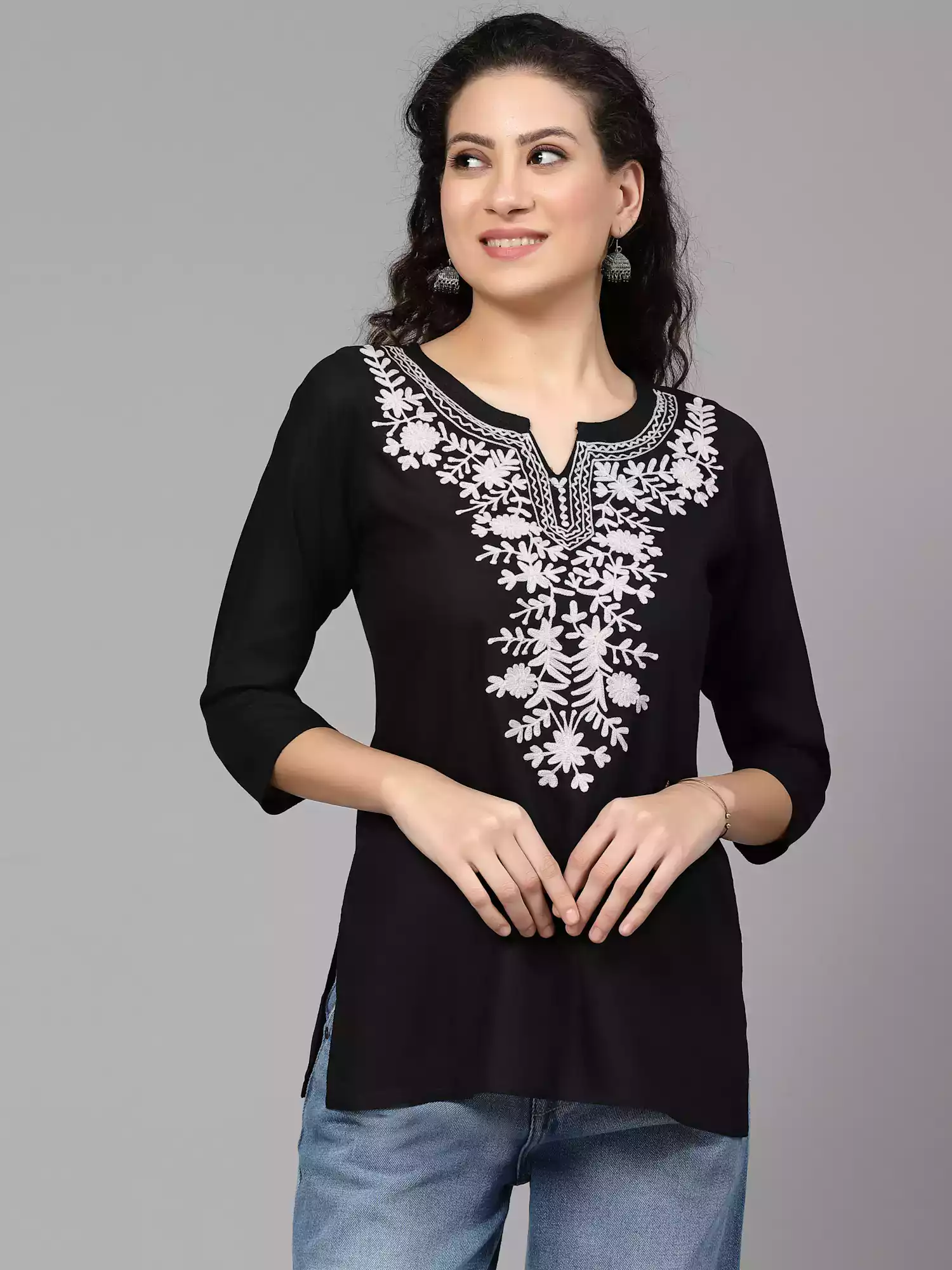 black-offwhite-aari-short1-1.webp